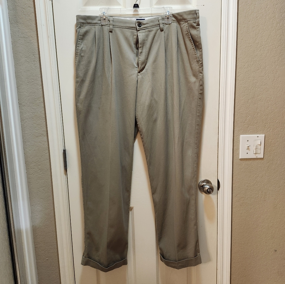 Men's Dockers 40 x 34 chinos khaki